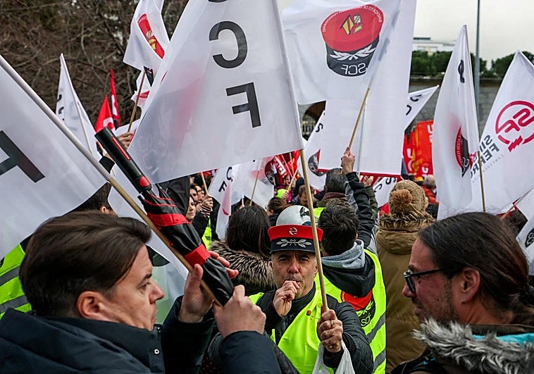 Spanish unions continue rail strikes