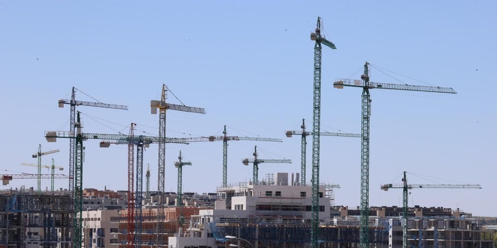 La compraventa de vivienda crece un 10% en 2025 pero la hipoteca media toca el récord de 171.000 euros