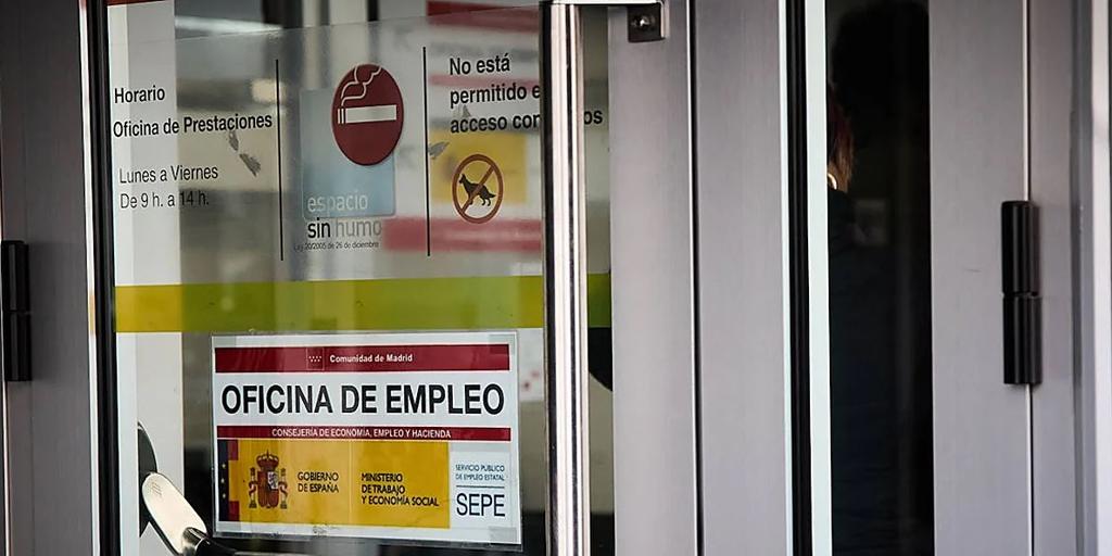 Cuándo se cobra el paro en febrero: la fecha en Caixabank, ING, Santander, BBVA y resto de bancos