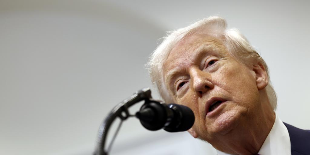 Trump levanta las sanciones al petróleo venezolano y da vía libre a Repsol y otras grandes petroleras