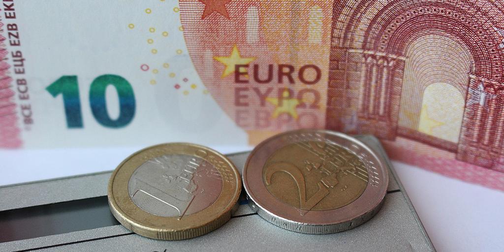 Estar soltero afecta a tus finanzas: necesitas casi 60.000 euros al año para llevar el mismo nivel de vida que una pareja