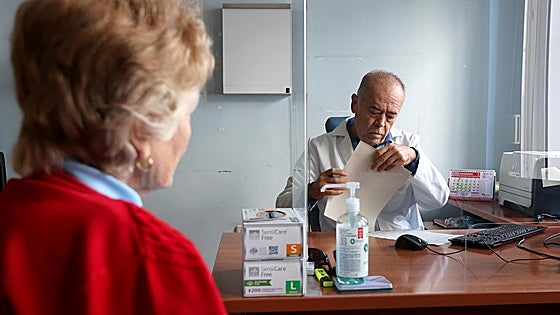 El perfil de quienes piden una baja médica en España: mujer, menor de 40 años, con salario medio y de una empresa pública
