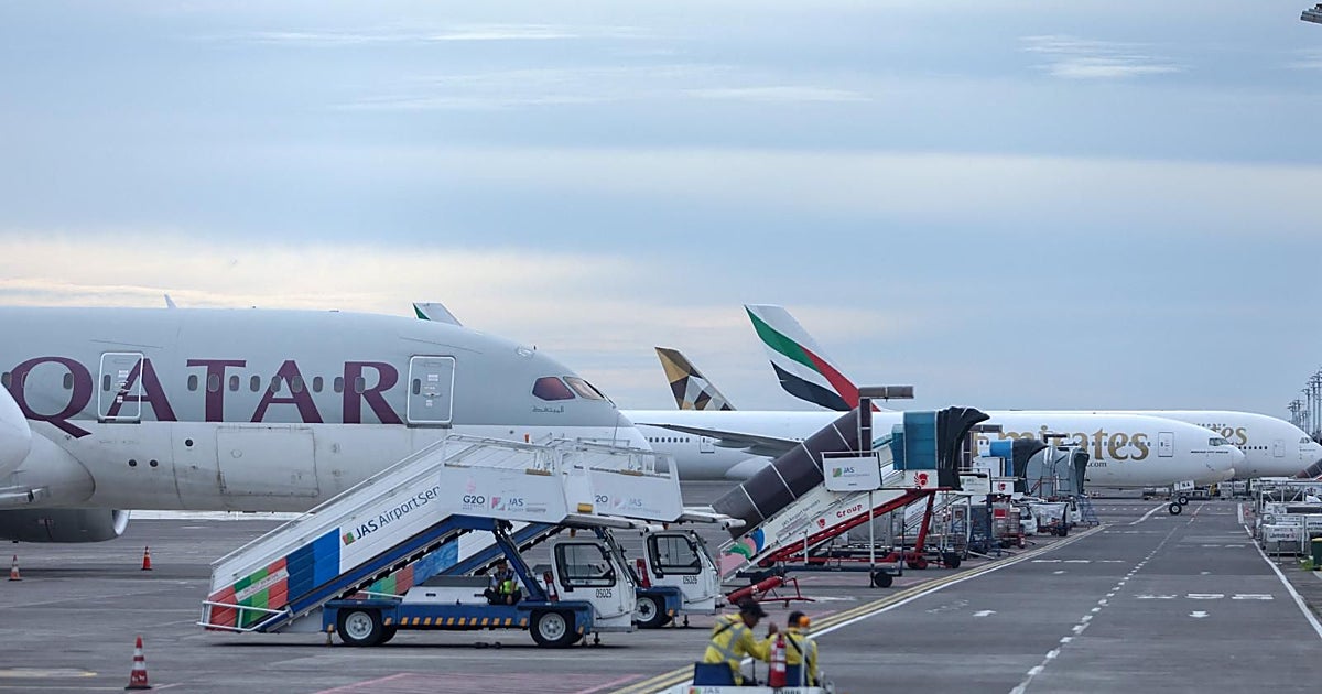 Los vuelos entre Europa y Asia, en jaque por el cierre del tráfico aéreo en Dubai y Doha