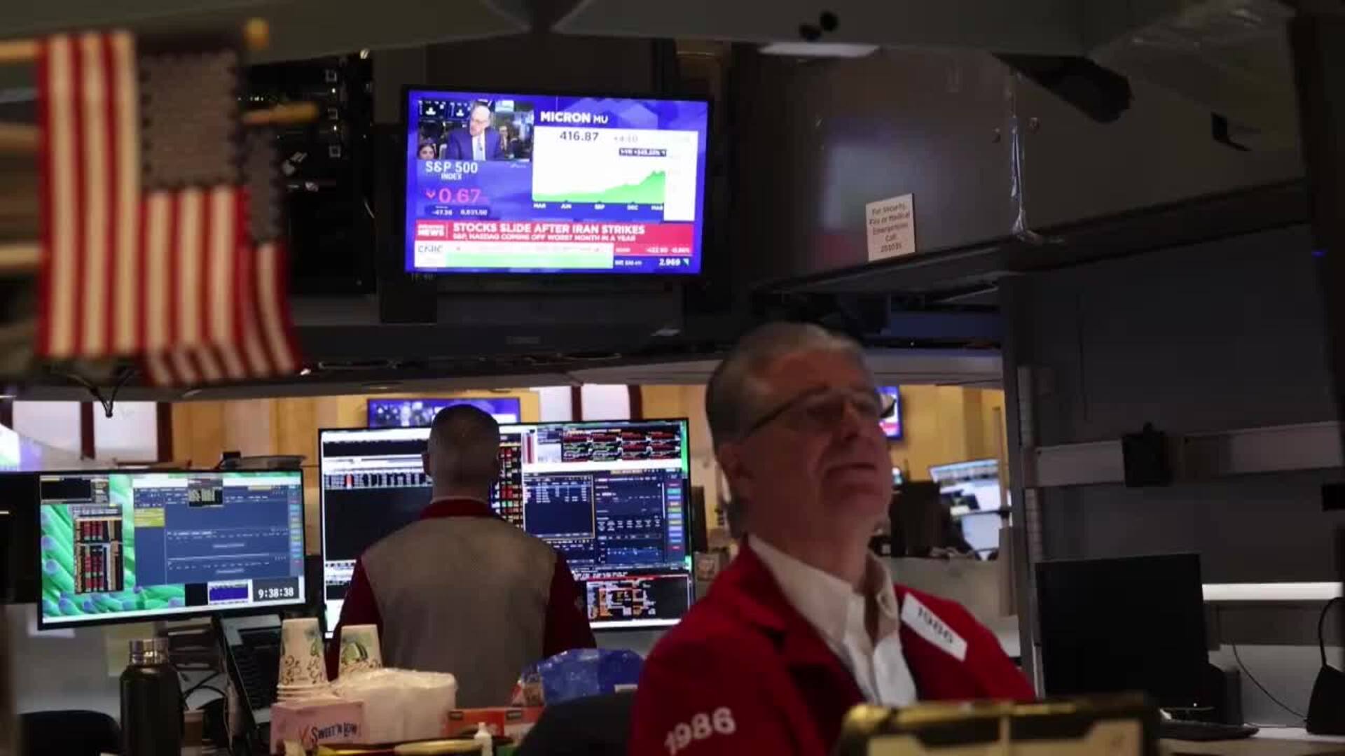 Wall Street abre en rojo y el Dow Jones cae un 1,04 % tras los ataques ...
