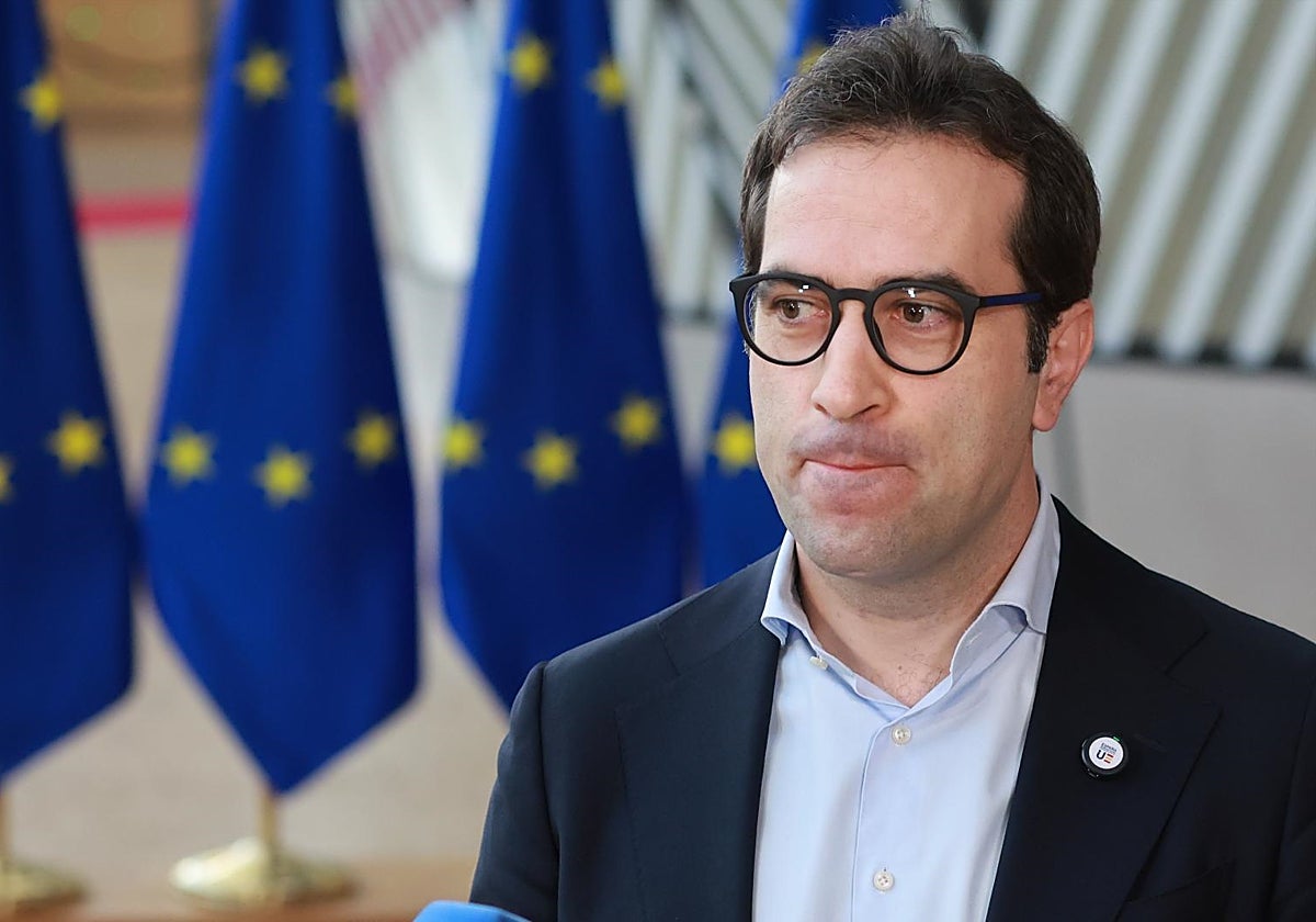 El Gobierno baraja abaratar el carburante al transporte para evitar una espiral de inflación