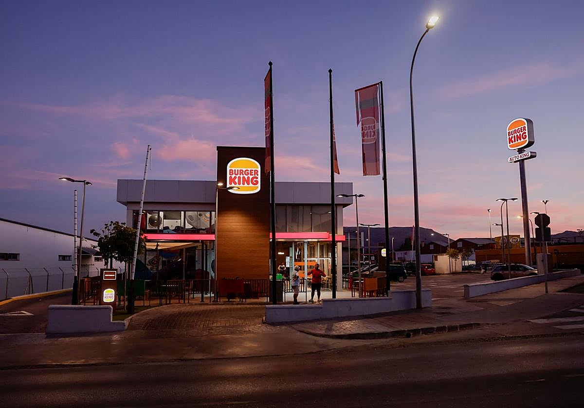 Burger King, obligado indemnizar a un empleado despedido por poner el Cara al sol