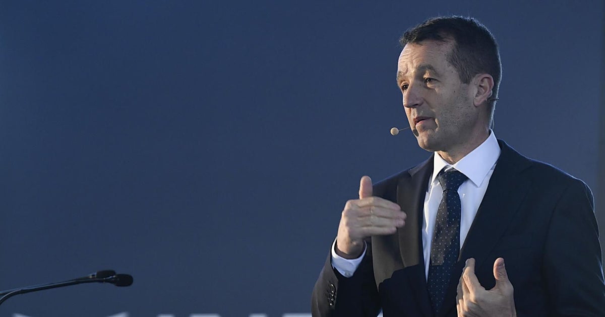 Escribano resiste por el momento al órdago del Gobierno y se mantiene al frente de Indra