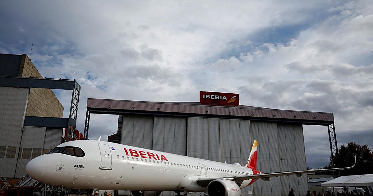 Iberia y los sindicatos acuerdan un ERE voluntario para casi 1.000 empleados, el 10% de la plantilla