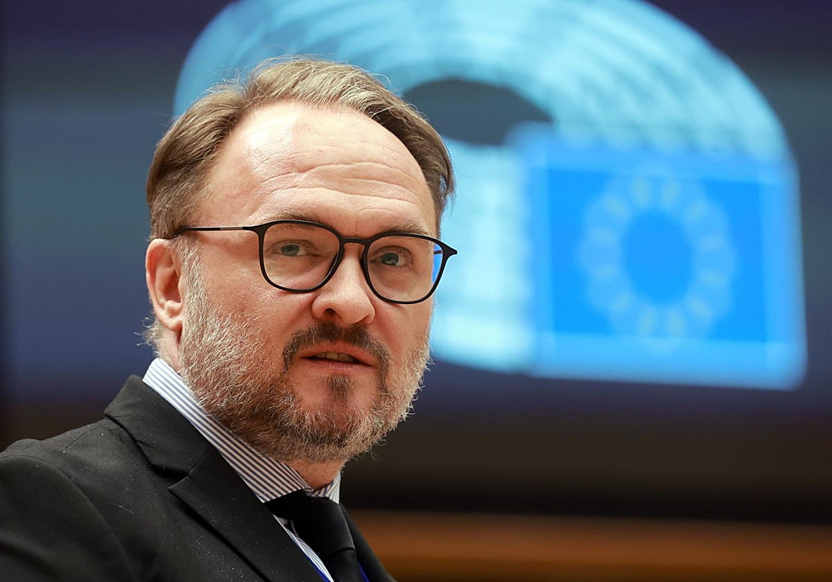 Bruselas pide a los gobiernos tomar medidas para ahorrar combustible