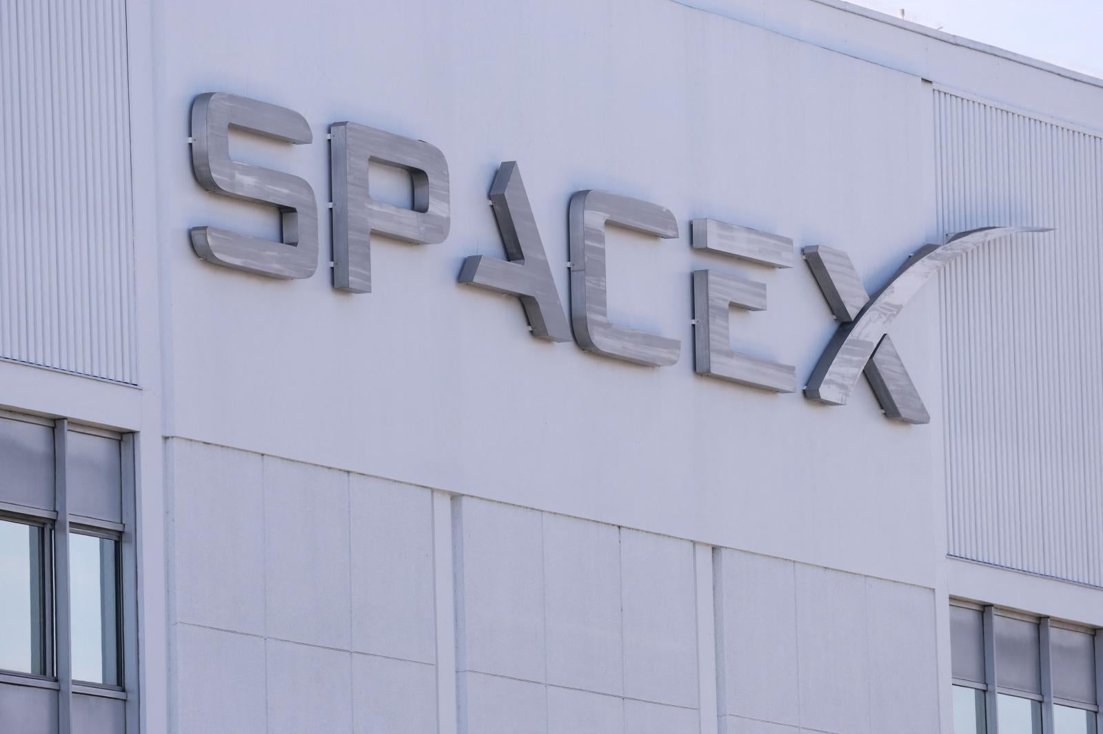SpaceX da los primeros pasos para su salida a Bolsa