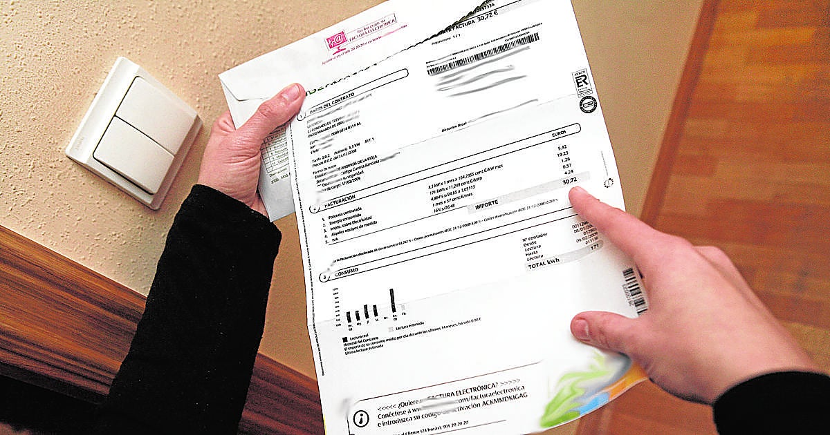 De seguros de urgencia a más potencia: los costes ocultos en tu factura de la luz que te hacen pagar más