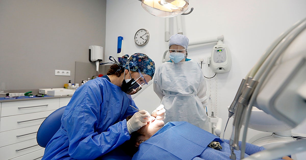 Ir al dentista es el gasto sanitario privado más caro para los españoles, pero solo se puede deducir en la renta en tres comunidades