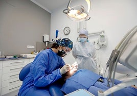 Ir al dentista es el gasto sanitario privado más caro para los españoles, pero solo se puede deducir en la renta en tres comunidades
