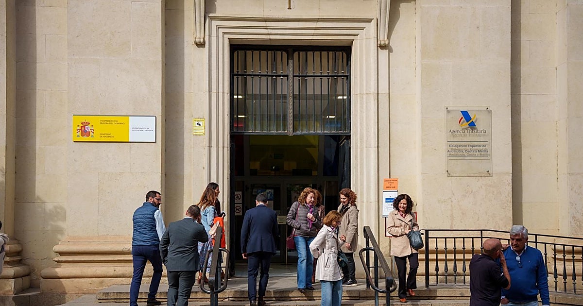 Un conflicto laboral agita la Agencia Tributaria en pleno arranque de la campaña de renta