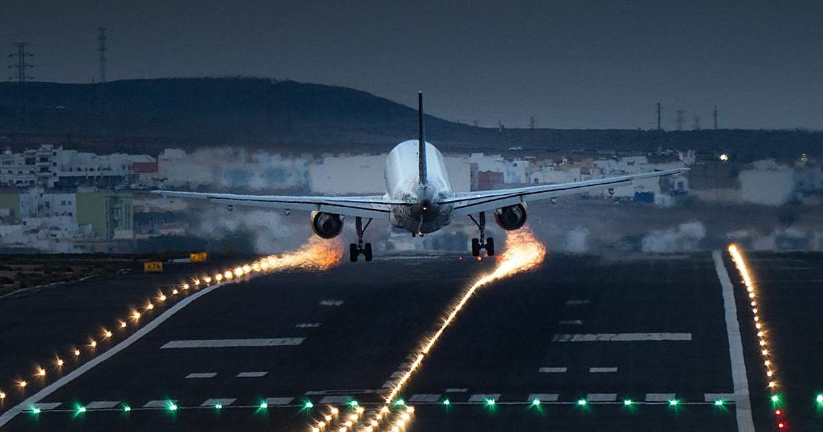 Temor por la cancelación masiva de vuelos: qué pasa si ya tengo los billetes de avión para verano o los voy a comprar