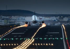 Temor por la cancelación masiva de vuelos: qué pasa si ya tengo los billetes de avión para verano o los voy a comprar