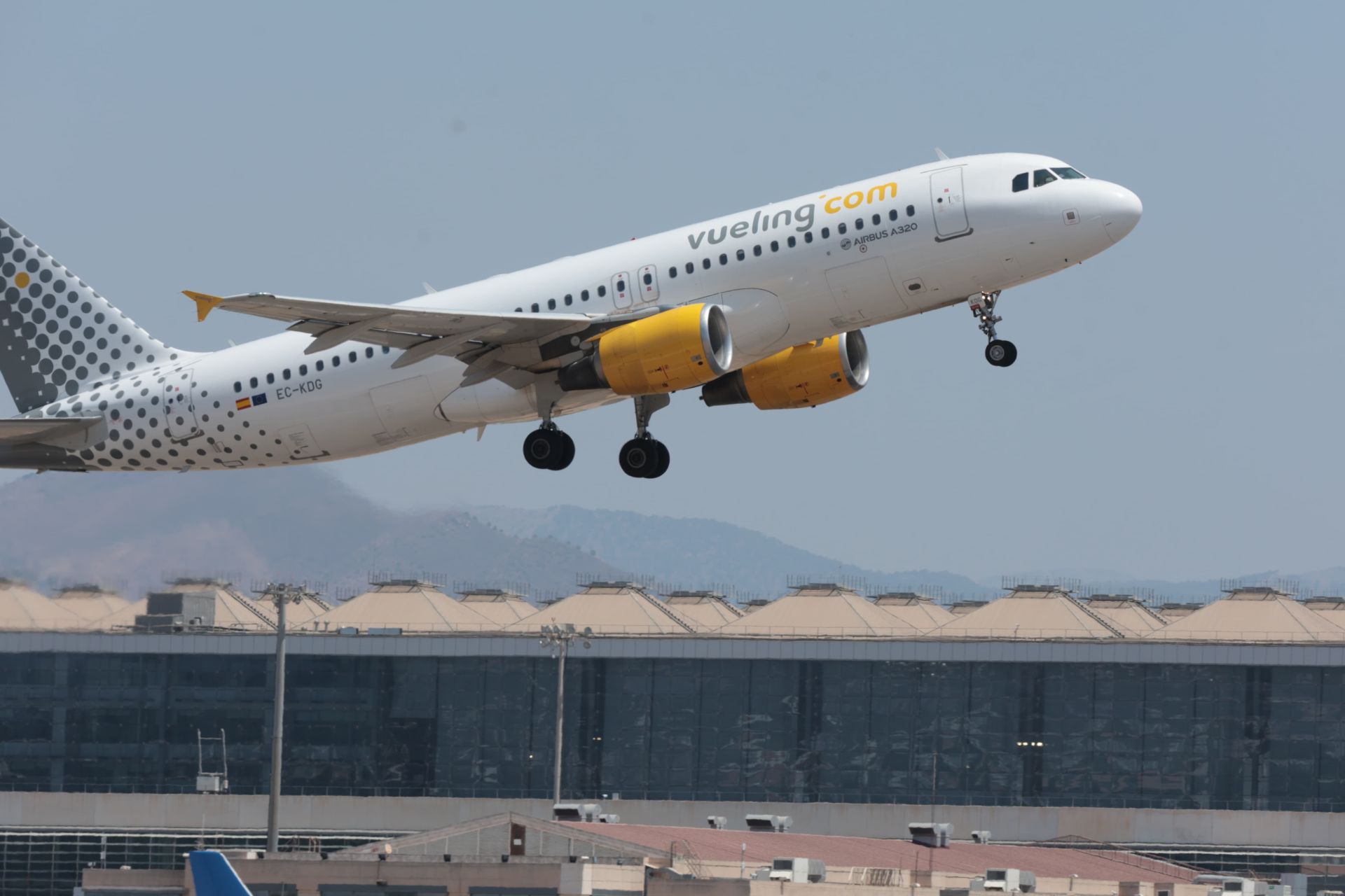 El director de la Agencia Internacional de la Energía alerta: «A Europa le quedan seis semanas de combustible para aviones»