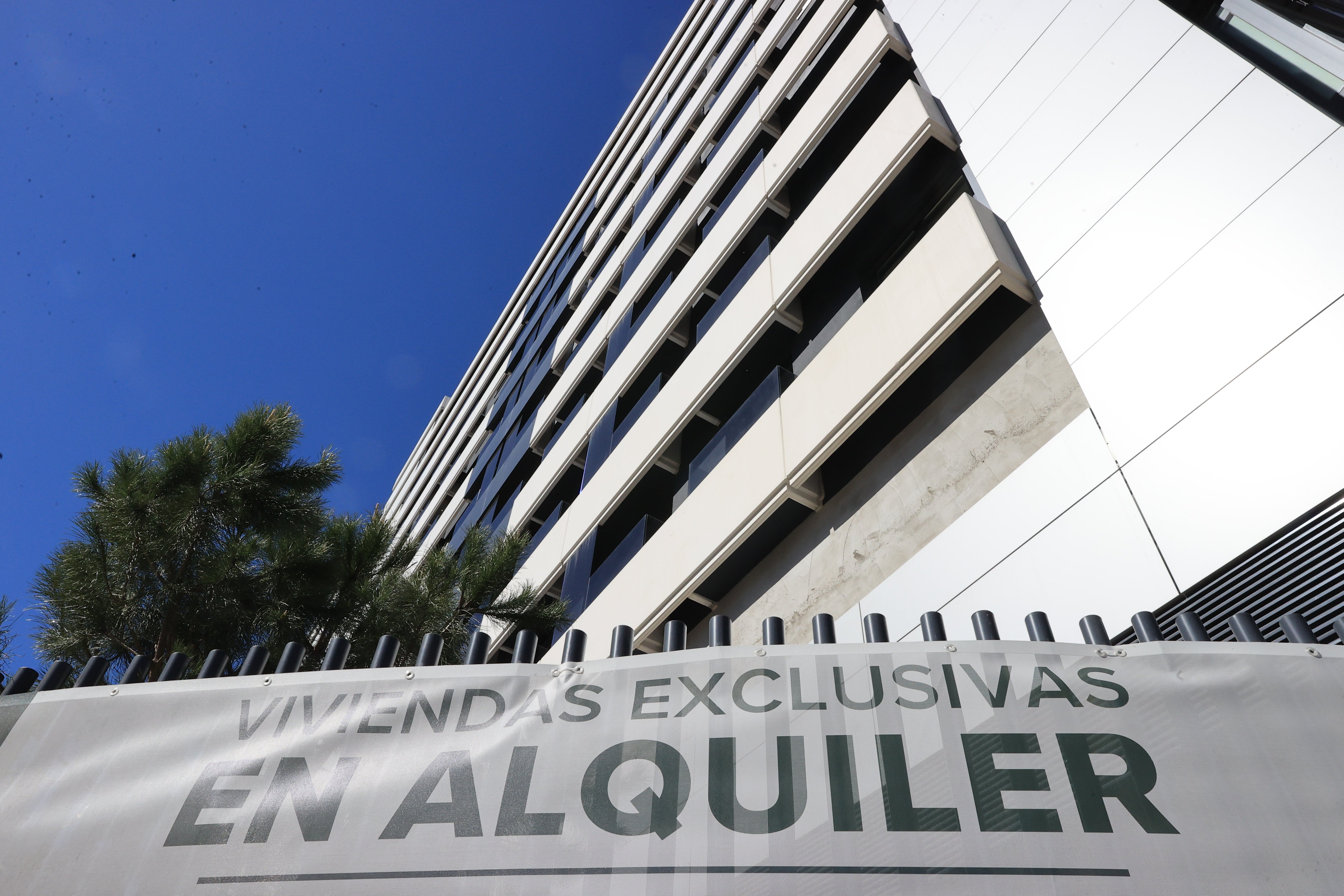 Entrar a vivir de alquiler puede suponer más de 1.000 euros en España: los altos precios elevan el desembolso inicial