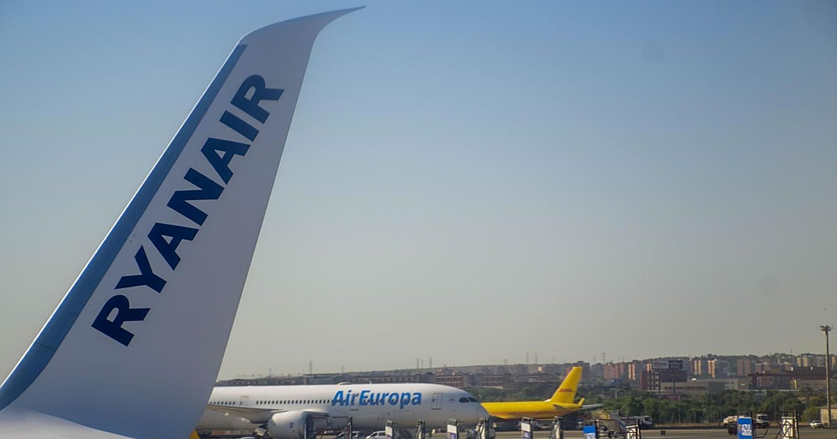 The airlines say that flights will not be canceled due to the war, but they ask to buy tickets "as soon as possible"