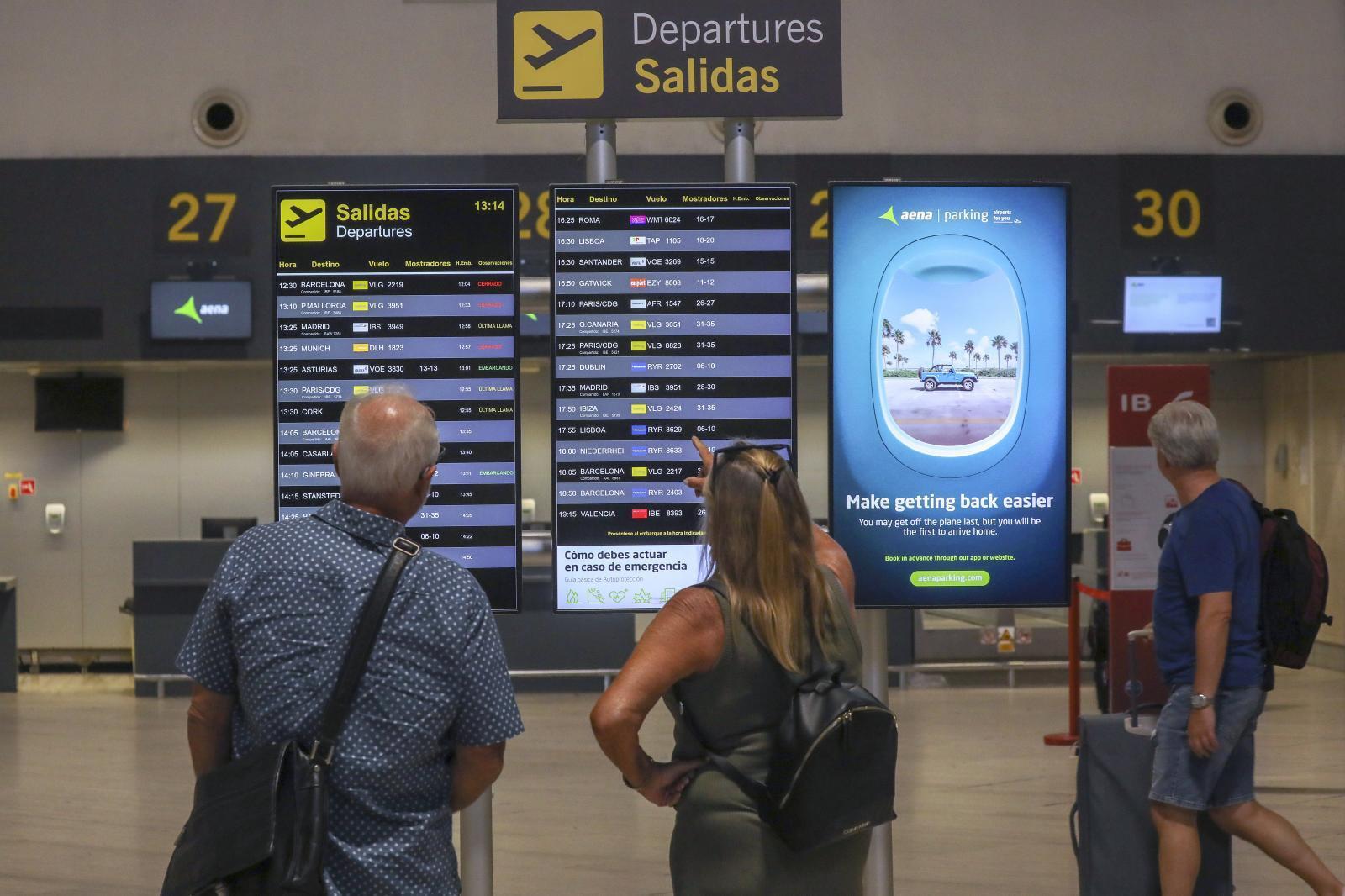 Recargos en los billetes de avión por la subida del precio del combustible: ¿es legal? ¿Qué puedo hacer?