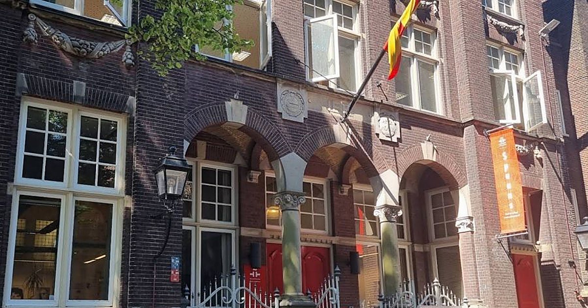 Países Bajos embarga a España la sede del Instituto Cervantes en el país por una deuda de las renovables