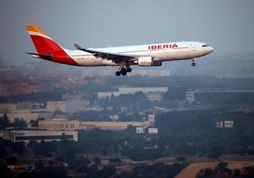 El propietario de Iberia, IAG, abre la puerta a comprar otras aerolíneas si la crisis de Ormuz desata una ola de quiebras