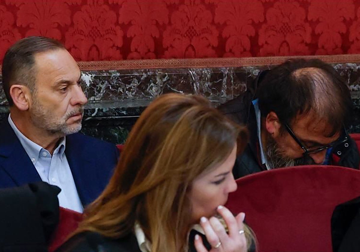 El ex ministro José Luis Ábalos y Koldo García , en un momento del juicio del llamado 'caso mascarillas'