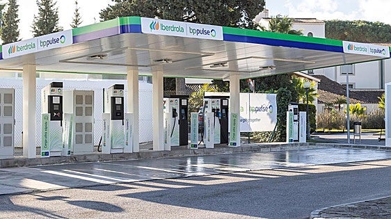 Vía libre a 337 cargadores para cubrir los grandes trayectos que aún hay sin enchufe en coche eléctrico