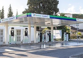 Vía libre a 337 cargadores para cubrir los grandes trayectos que aún hay sin enchufe en coche eléctrico