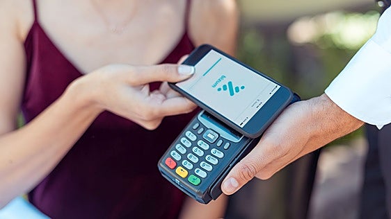 Lío en la banca para implantar el pago físico con Bizum: fechas distintas y sin 'app' hasta el 1 de junio