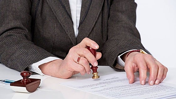 Desahucios rápidos, divorcios exprés y segundas oportunidades garantizadas... Las promesas de éxito de algunos asesores legales