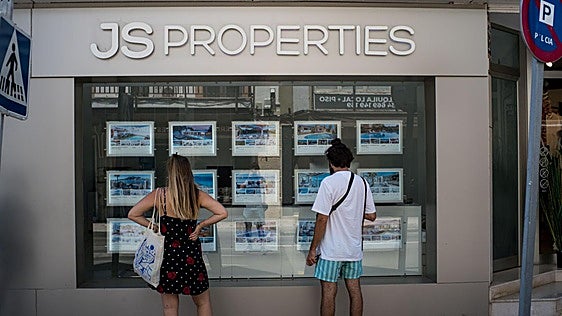 Las donaciones de padres a hijos marcan récord en plena crisis de acceso a la vivienda