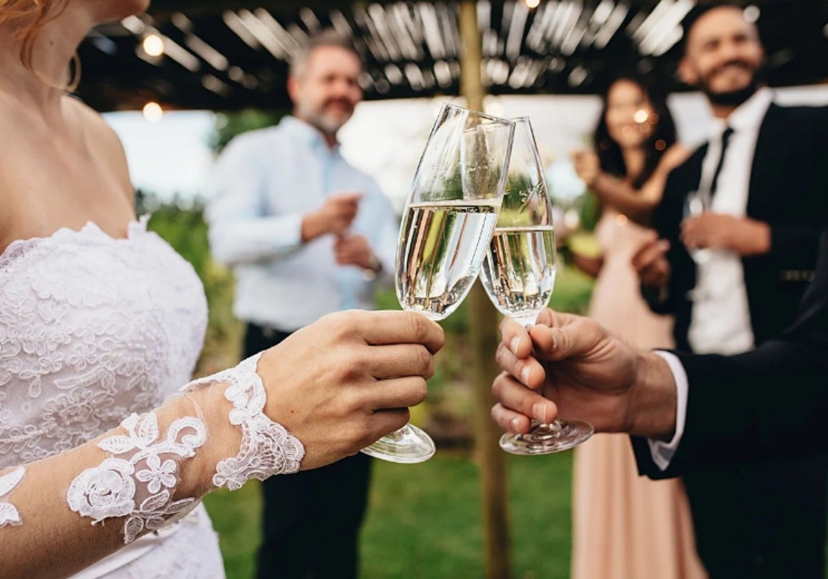 Dos copas de champán en una boda.