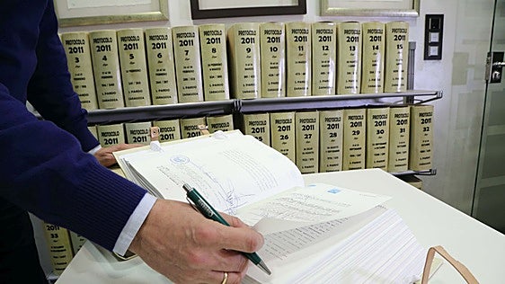 Solo 1.811 españoles aceptan su herencia con la fórmula que evita pagar las deudas del fallecido