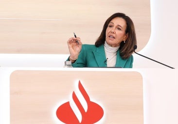 Dos senadores de EE.UU. instan a detener la compra del banco Webster por parte del Santander