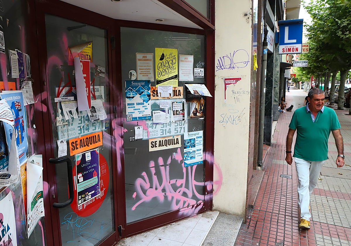 Negocios cerrados en el centro de Miranda de Ebro.
