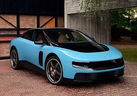 Ferrari cae un 6% en Bolsa tras presentar Luce, su primer coche eléctrico