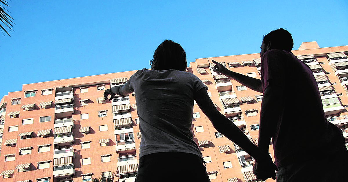 Pedir la nómina antes de enseñar un piso es cada vez más habitual, ¿y legal?: Los juristas reconocen el derecho a comprobar la solvencia