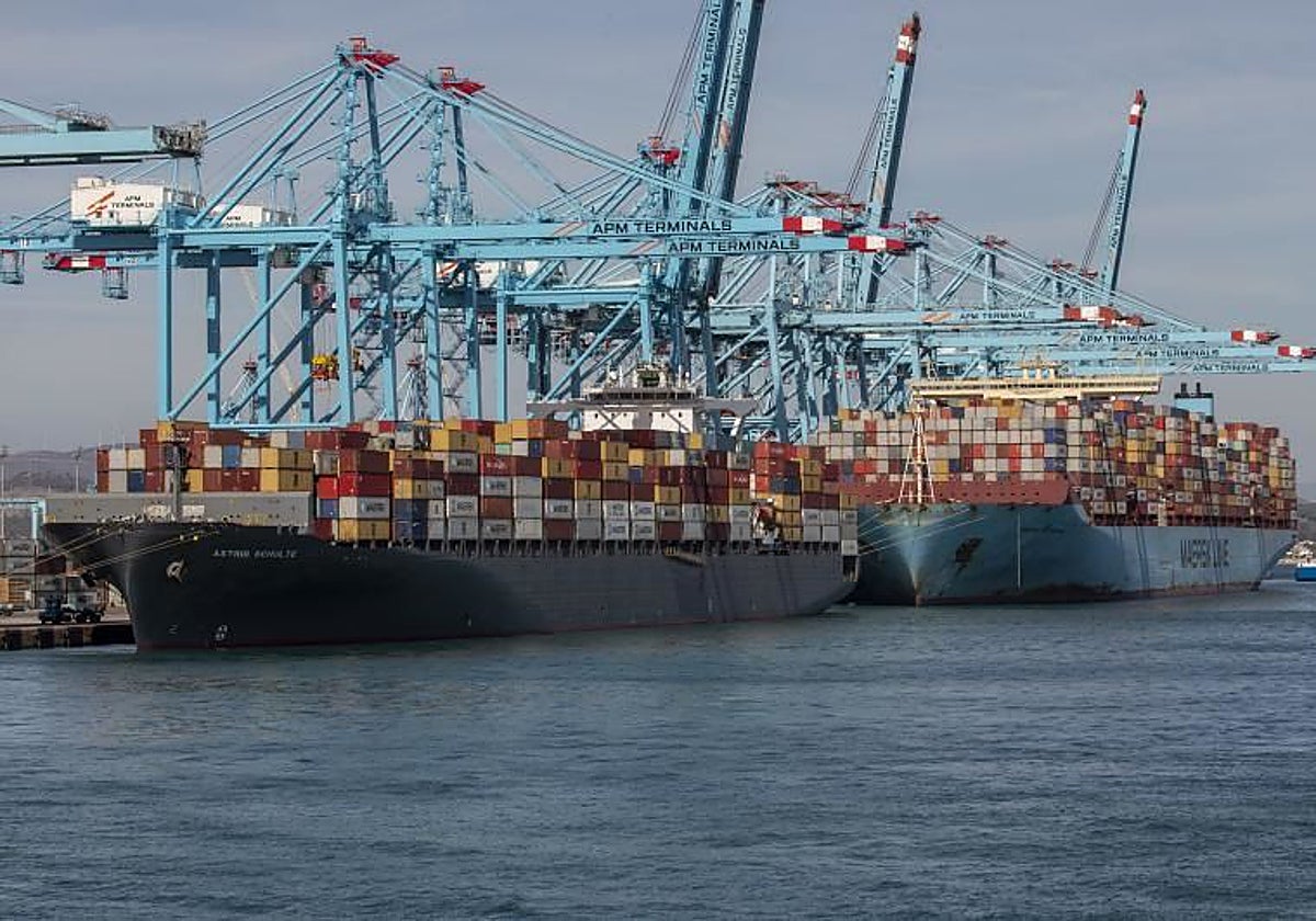 Buques de carga en el Puerto de Algeciras