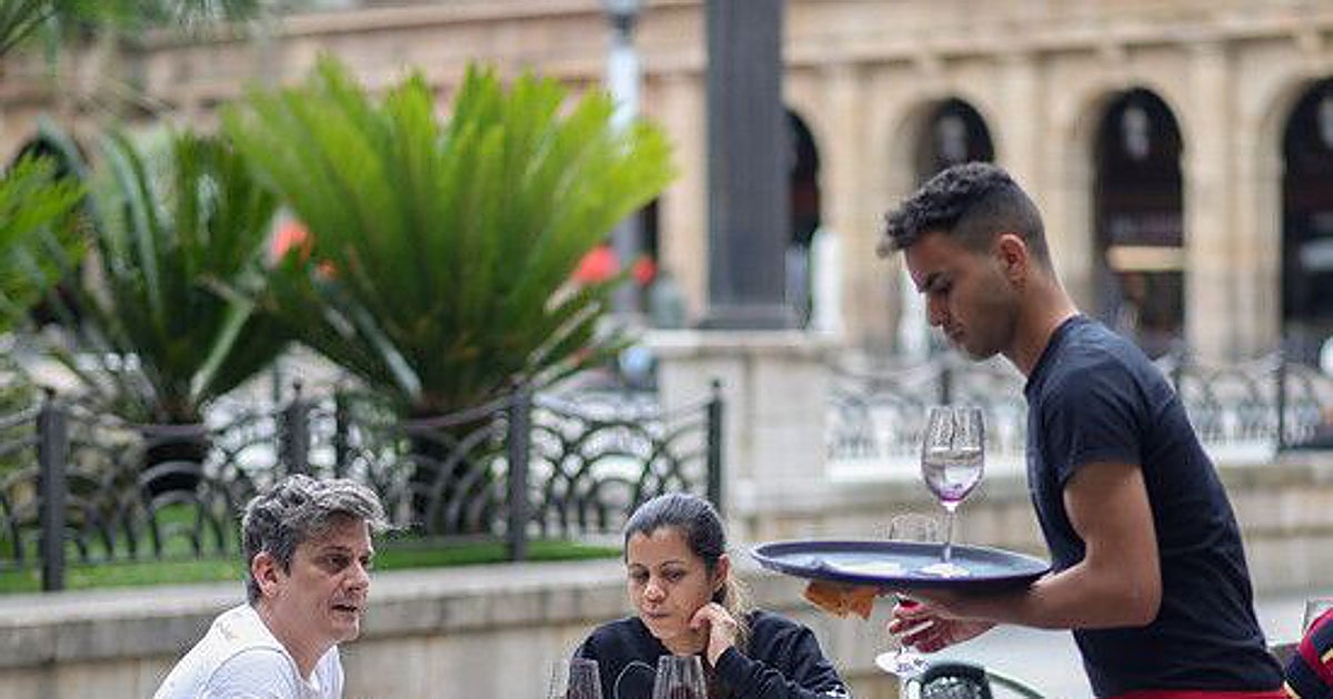 La regularización de inmigrantes cubrirá parte de las vacantes desiertas del turismo este verano