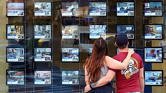 ¿Ha abierto una nueva inmobiliaria en tu calle? Por qué su expansión infla el precio de los pisos