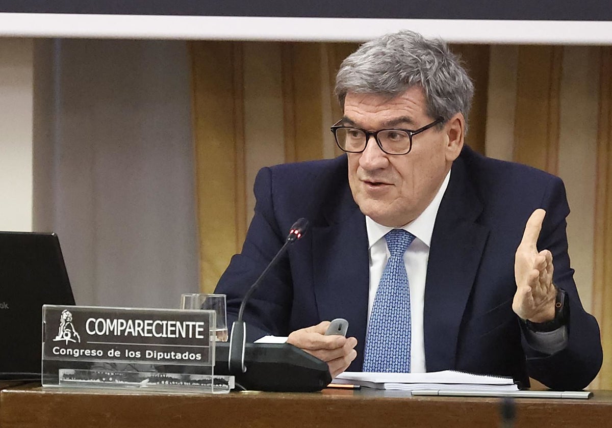 El gobernador del Banco de España, José Luis Escrivá, en su intervención ante el Parlamento