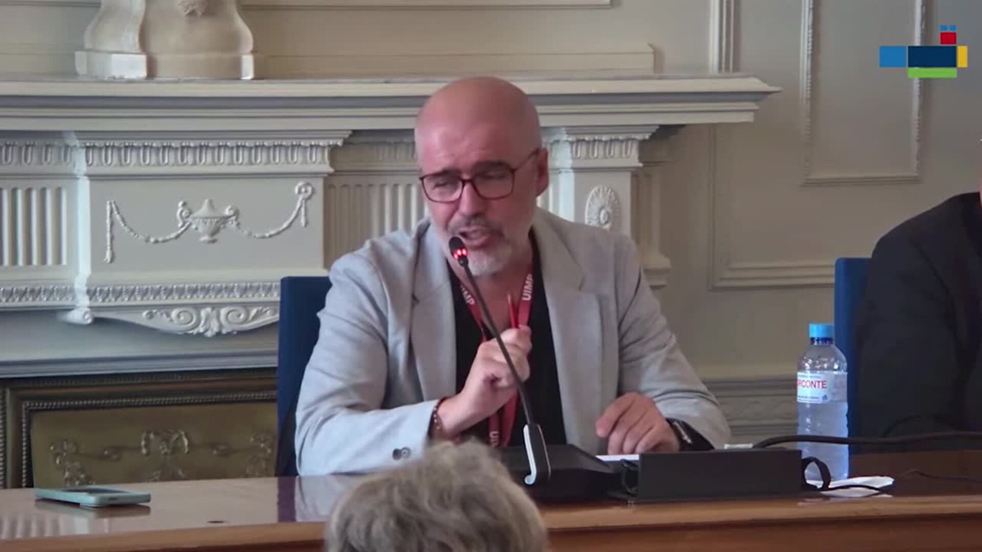 Deaf person asks for AI regulation so labor law doesn't become "dead letter"