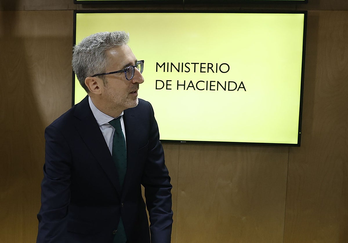 El ministro de Hacienda, Arcadi España, a su llegada al Consejo de Política Fiscal.