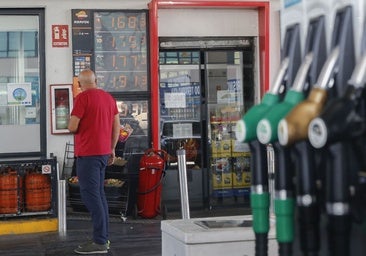 La gasolina amaga con volver a superar el precio del diésel tras subir el IVA al 21%