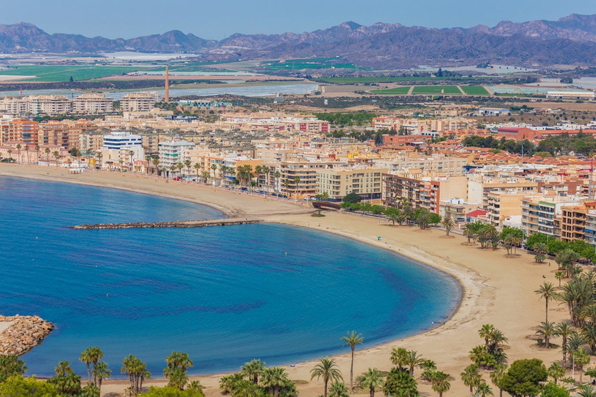 Este es la ciudad de Murcia más barato para alquilar una casa en la playa este verano