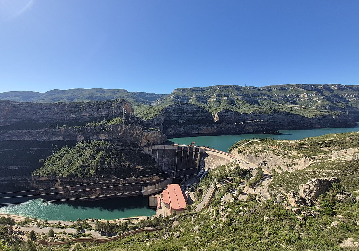 El Gobierno se salta la neutralidad tecnológica y prima las baterías frente al bombeo en las ayudas al almacenamiento