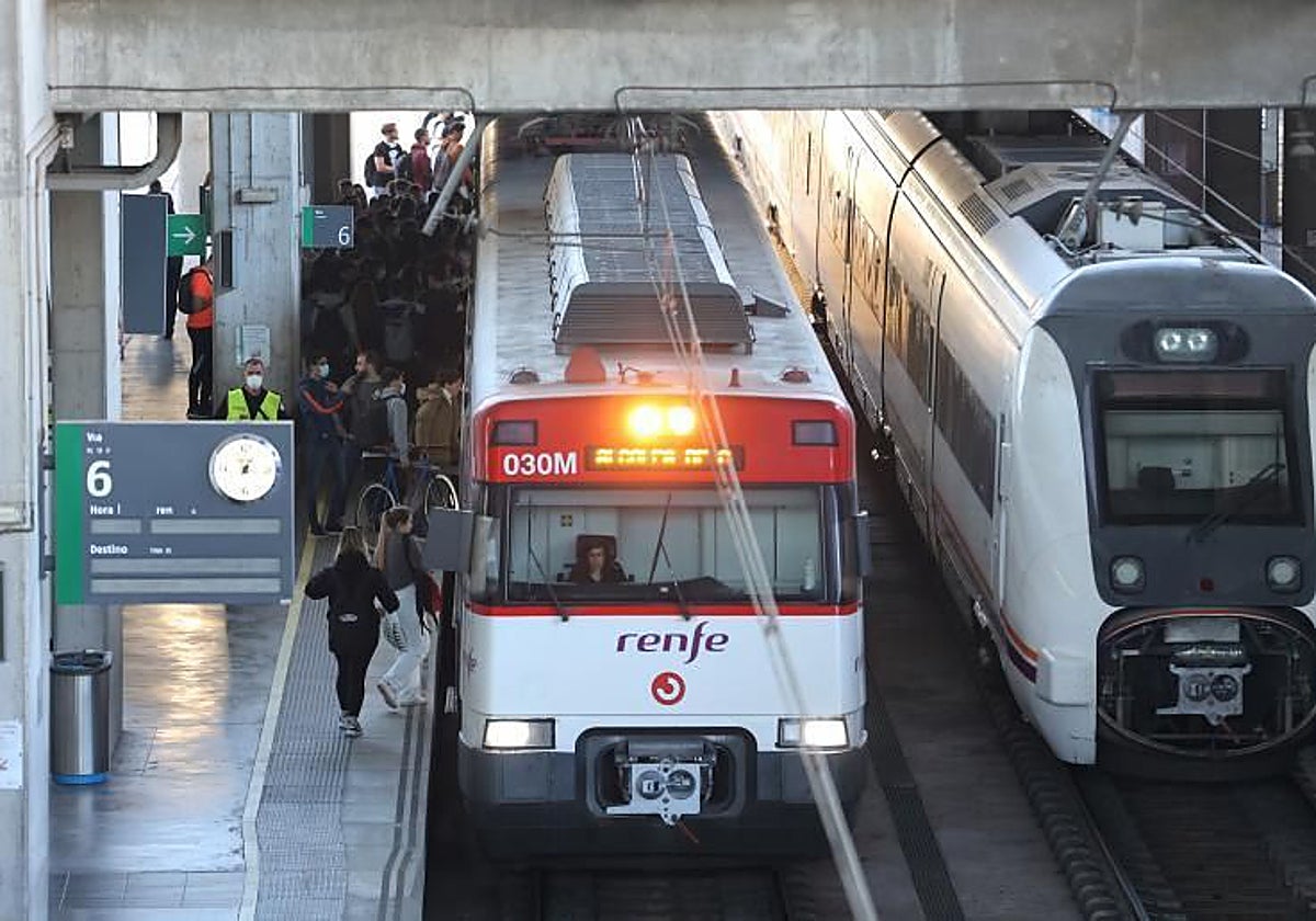 Renfe pierde hasta un 10% de viajeros en la media distancia pese a las subvenciones a las puertas de la liberalización