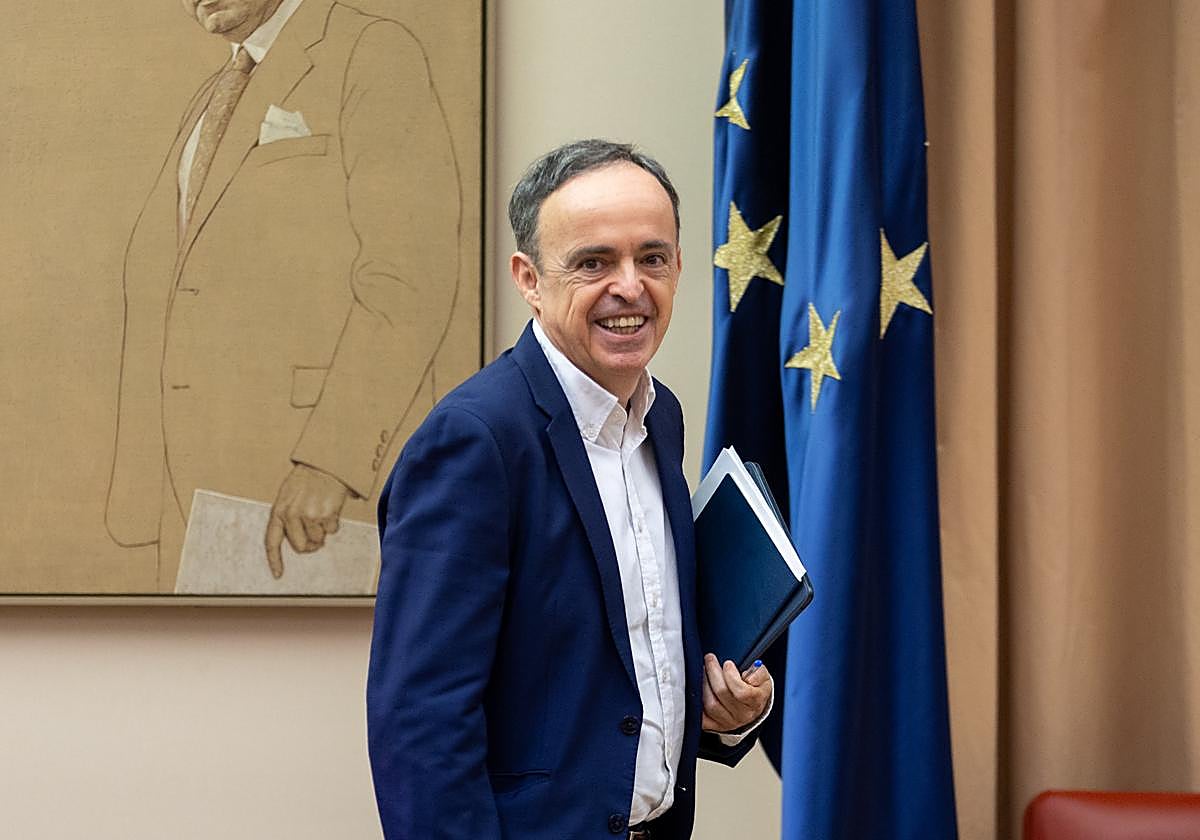 El Gobierno nombra a Juan José Ganuza presidente de la CNMC y tres consejeros afines