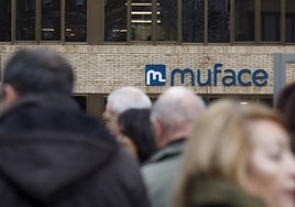 Muface no cierra la crisis y 14.000 funcionarios se fugan a la sanidad pública